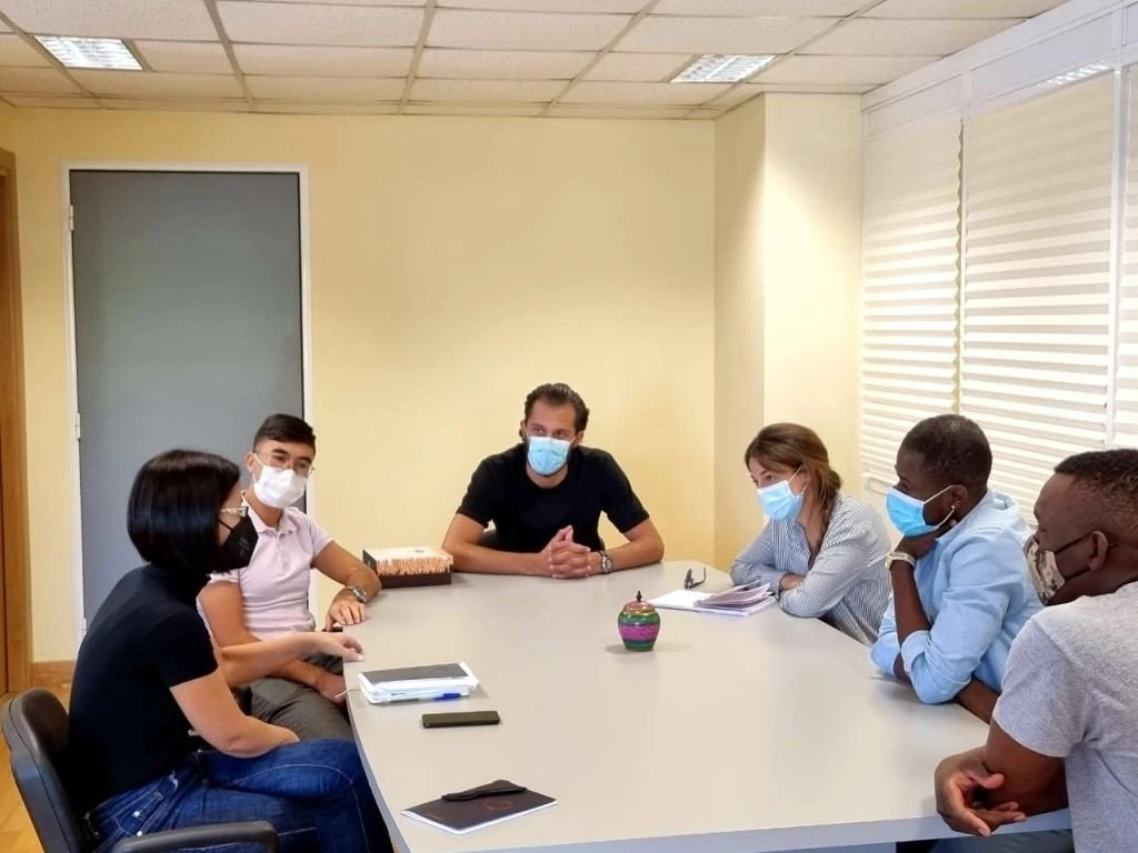 Φωτογραφίες των τεσσάρων μεντόρων από σύσκεψη με την ειδική γραμματέα, Ειρήνη Αγαπηδάκη