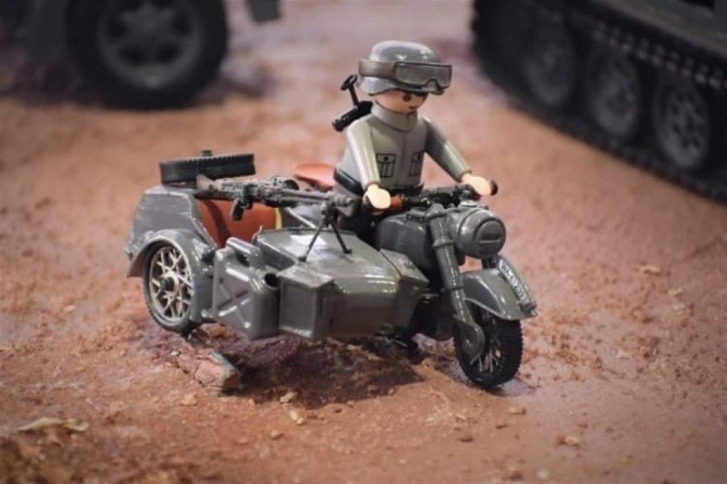 playmobil-ape4.jpg