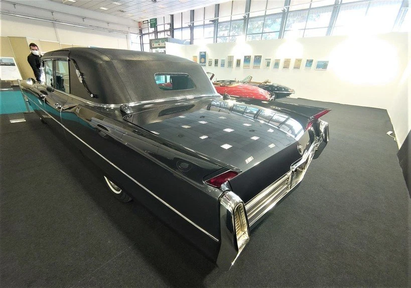 cadillac-fleetwood-limousine-1964-onassis-2-50.jpg