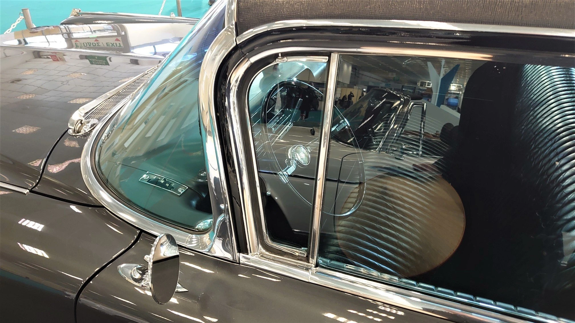 cadillac-fleetwood-limousine-1964-onassis-3-50.jpg