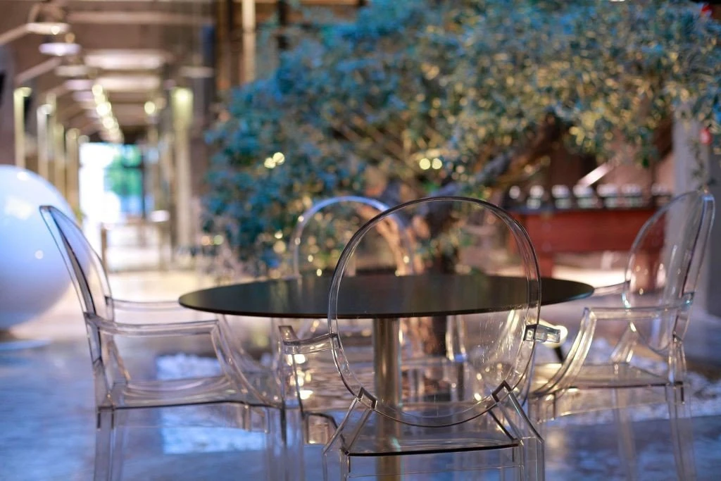 CAFÉ & OLIVE TREE SQUARE
