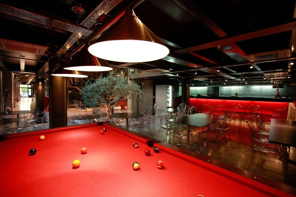 CAFÉ POOL TABLE