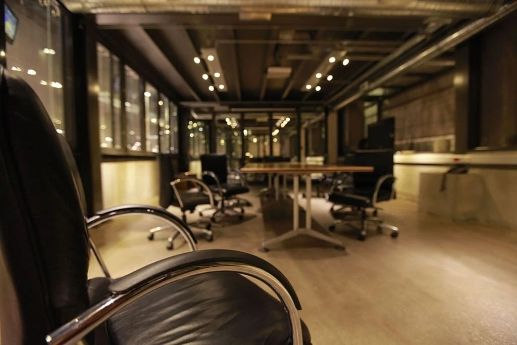 MEETINGS MEETING ROOM No4 I