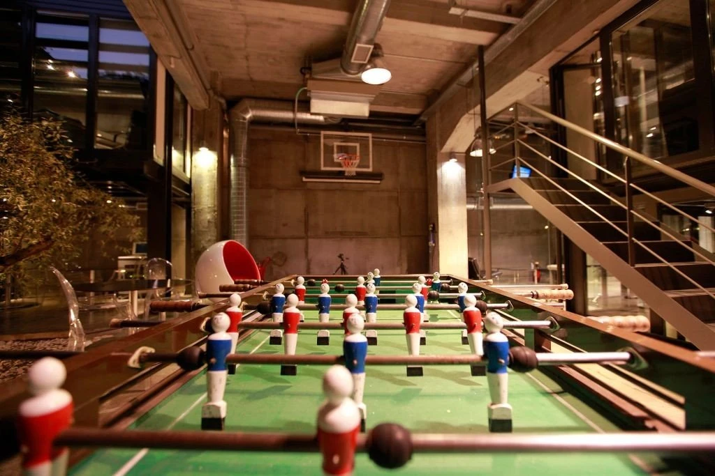 OLIVE TREE SQUARE TABLE FOOTBALL