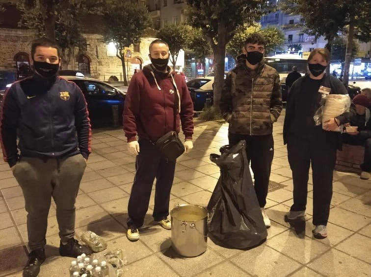 Τρόφιμα από την Εθελοντική Διακονία Αστέγων