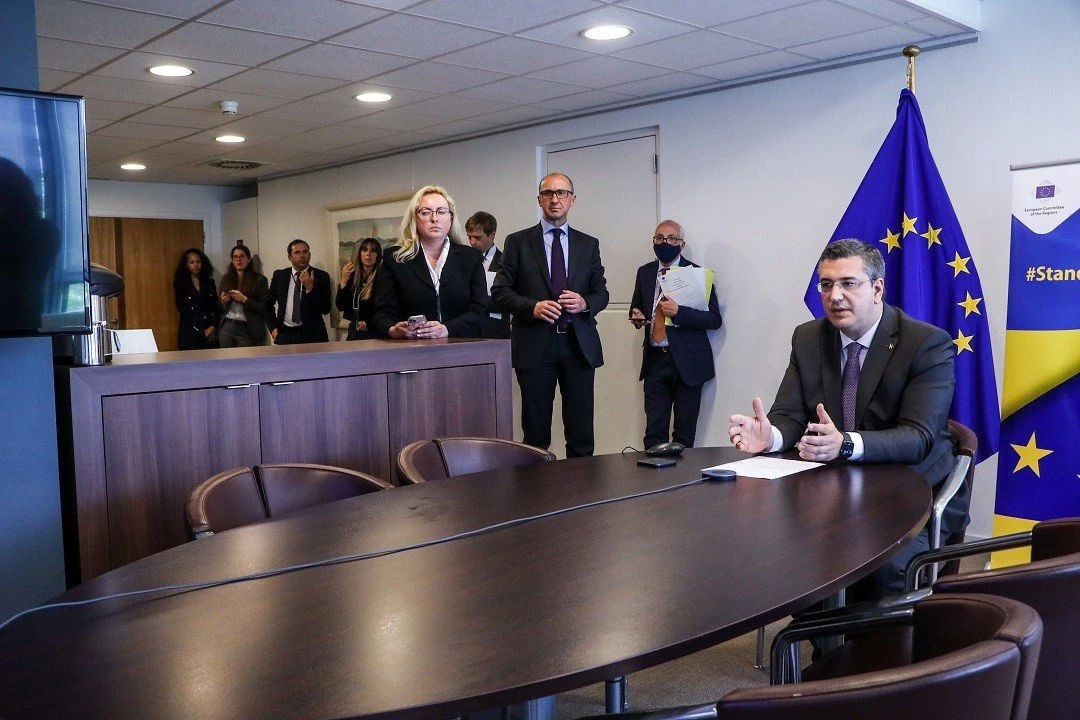 220429-dt-a-tzitzikostas-kai-v-zelenski-sizitisan-ghia-tis-ekselikseis-stin-oykrania-tin-anthropistiki-voitheia-kai-tin-anoikodomisi-tis-choras-foto-3.jpg