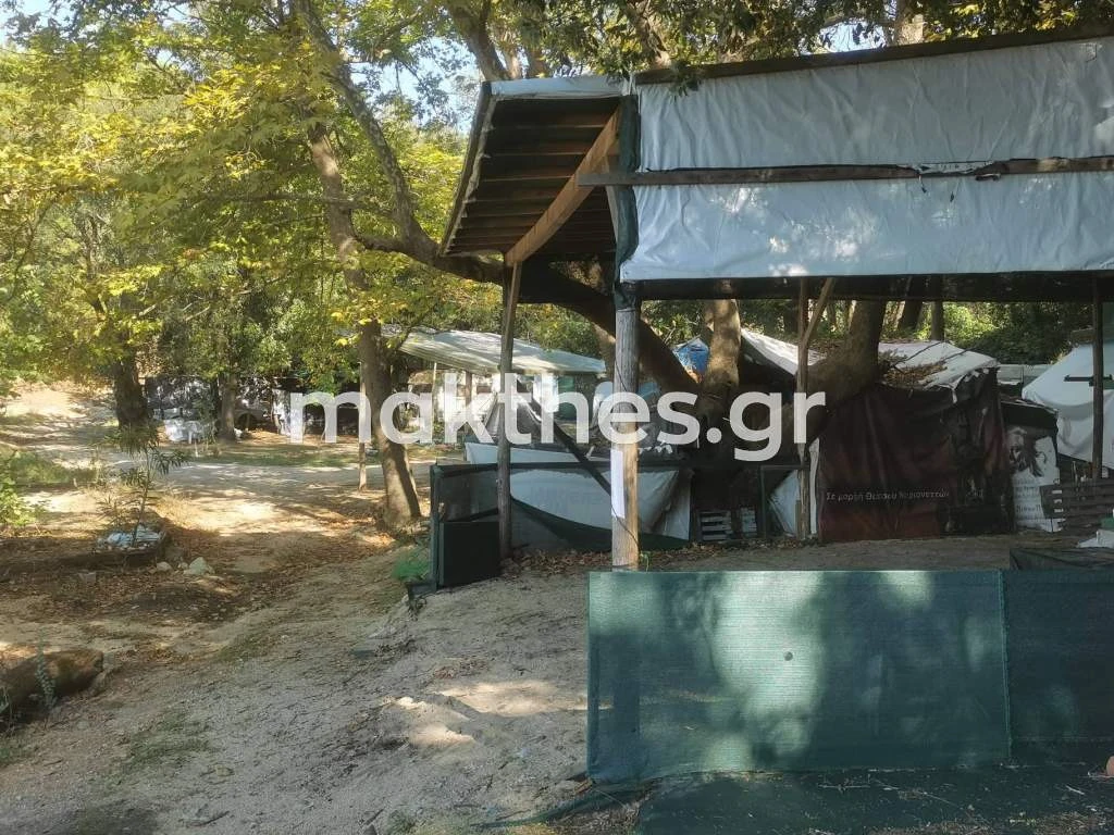 Μικρός κόλπος πριν την παραλία Διαβόρβορο