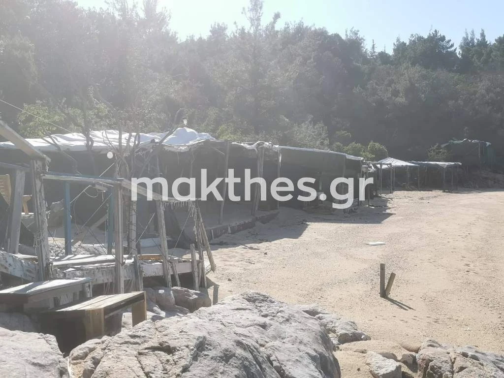 Μικρός κόλπος πριν την παραλία Διαβόρβορο