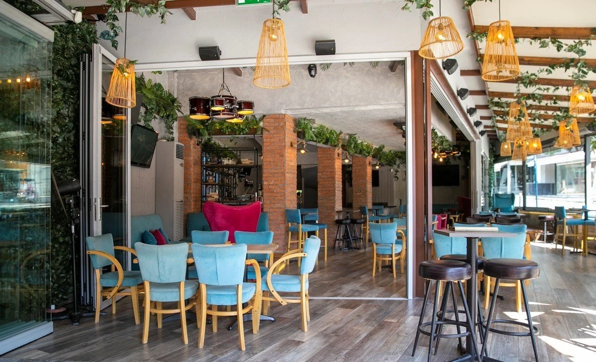 andre-cafe-bar3.jpg