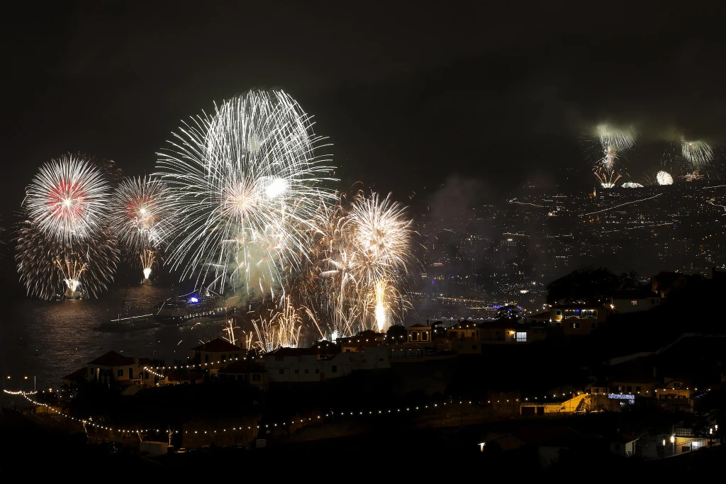 portogalia-pyrotexnimata-protoxronia-2023.png?v=0