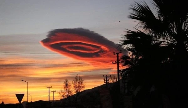 ufo-cloud-11-600x345.jpg