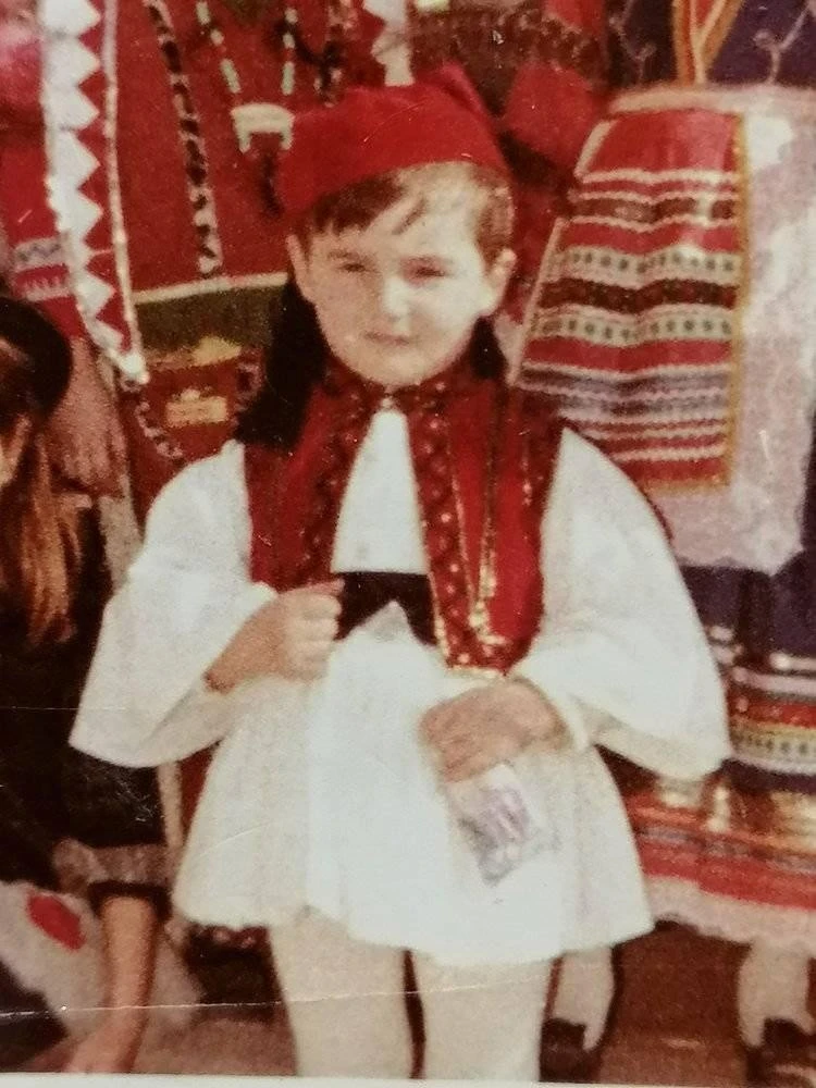 kafes-gakis-tsoliadaki-se-scholiki-giorti.jpg