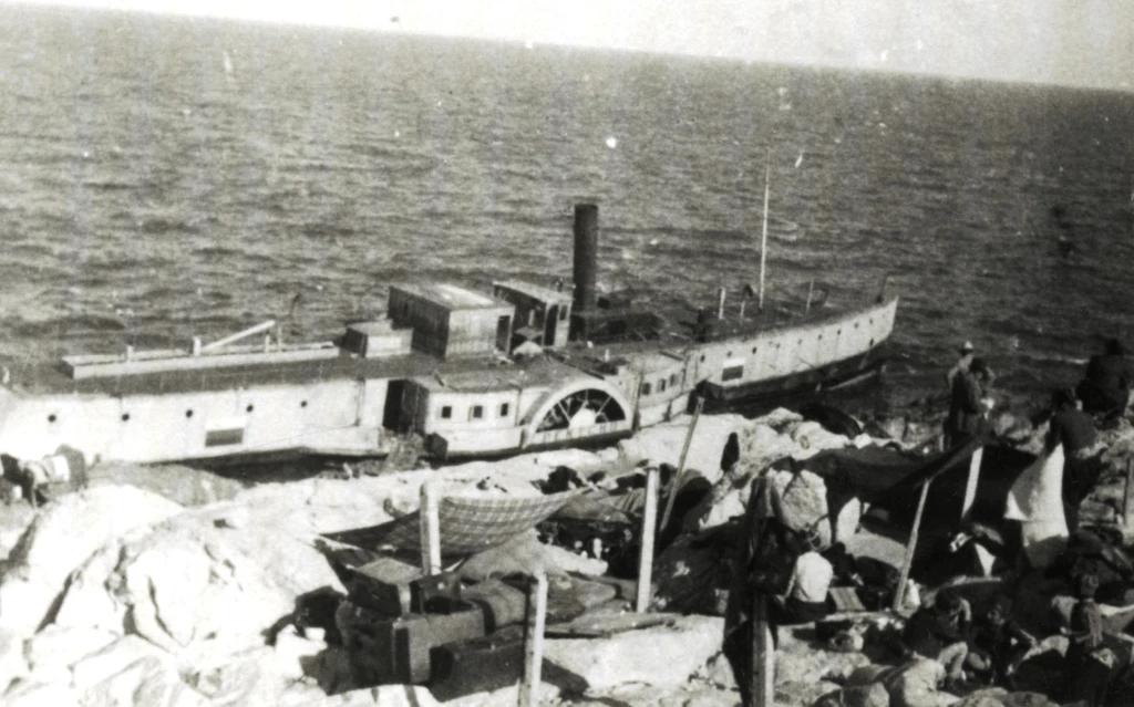 Το προσαραγμένο PENTCHO. Photo : United States Holocaust Memorial Museum