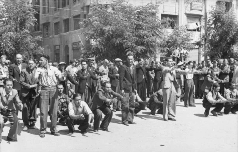 Το "Μαύρο Σάββατο" στην Πλατεία Ελευθερίας, 1942 Πηγή: Bundesarchives