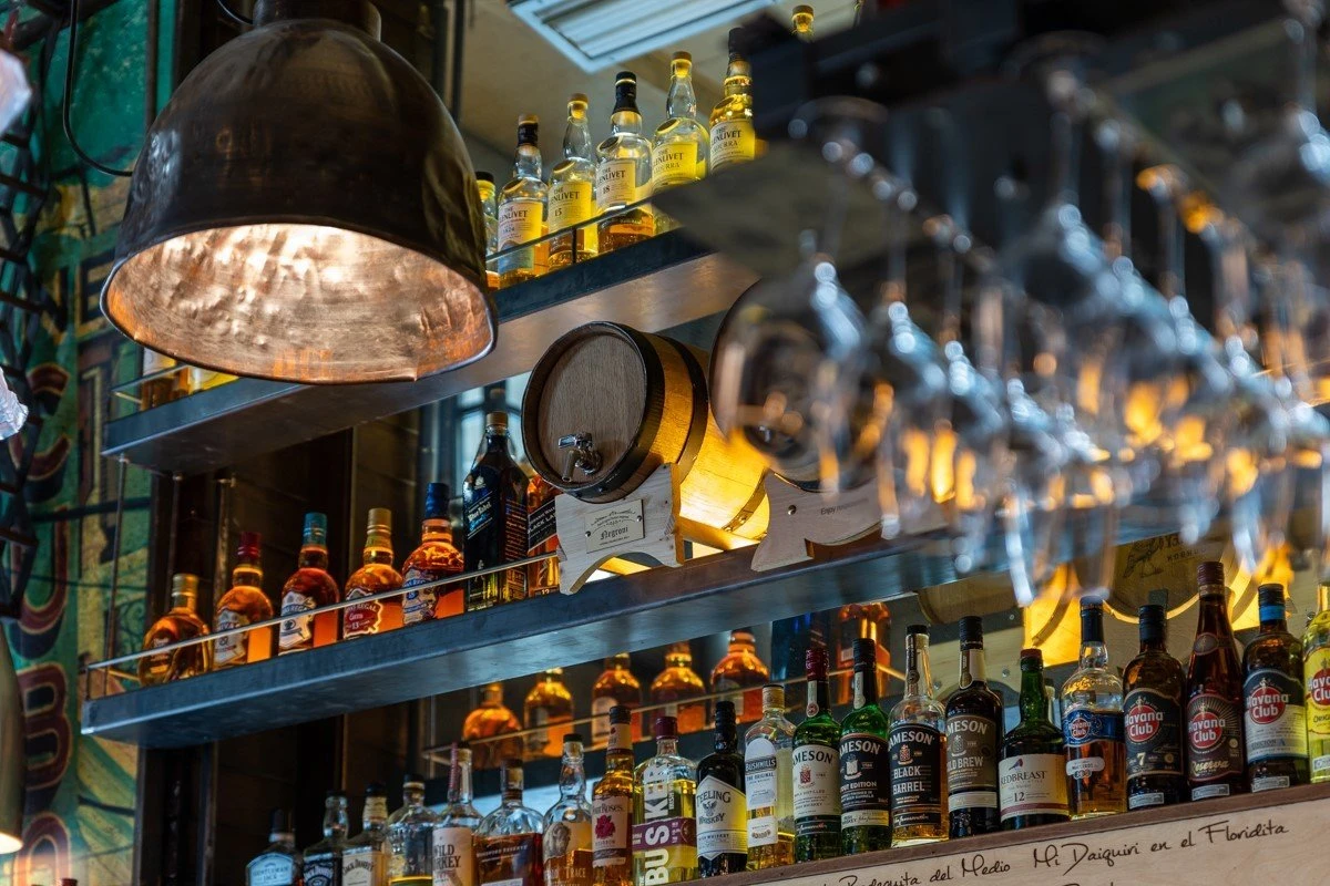 pantheon-bar11.jpg