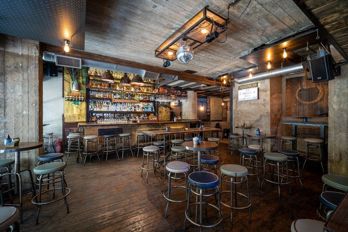 pantheon-bar13.jpg
