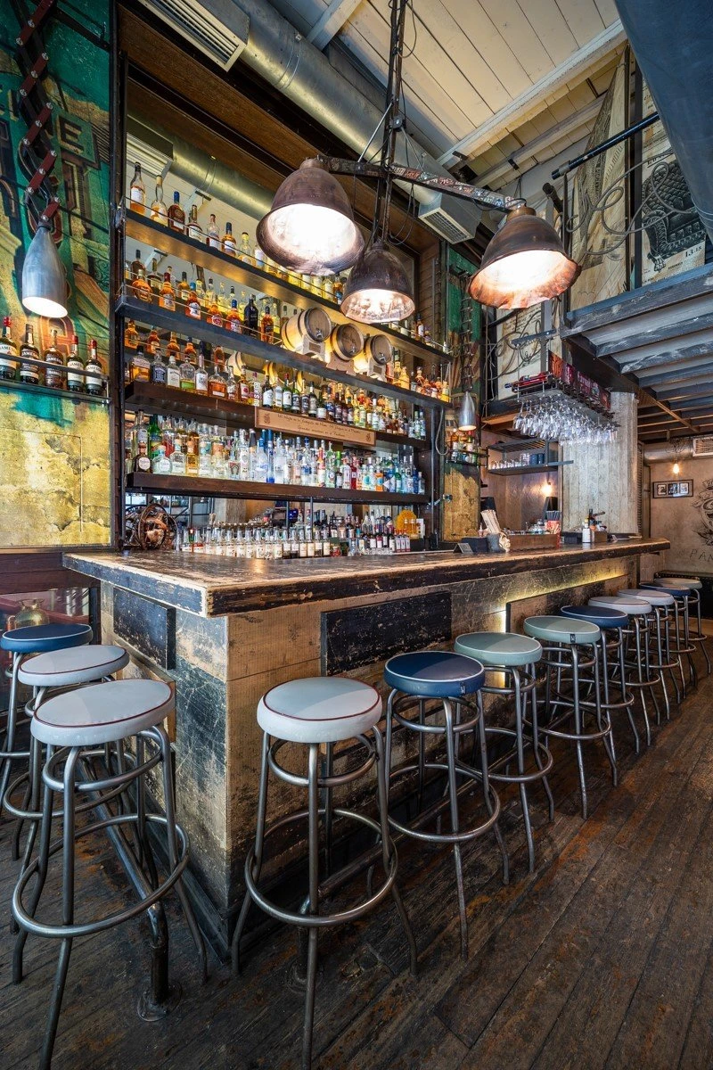 pantheon-bar17.jpg