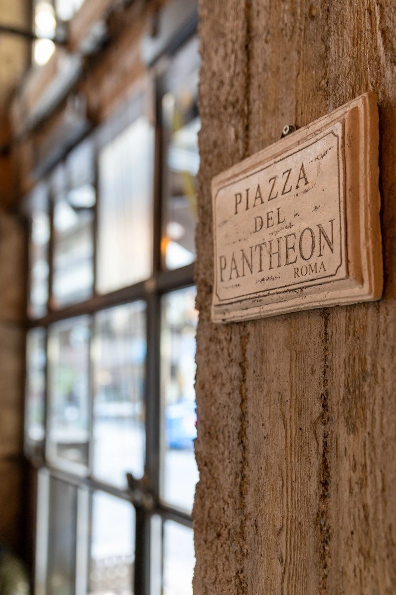 pantheon-bar20.jpg