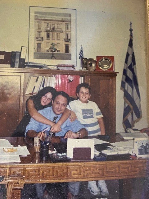 kafes-aggeludis-oikogheneia-gg-emporioy-2000.jpg