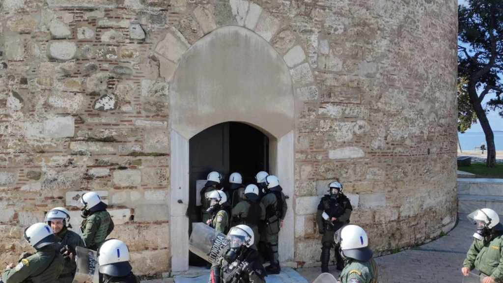 https://www.902.gr/eidisi/politiki/322431/agria-katastoli-kai-astynomiki-synantise-i-kinitopoiisi-toy-kke-ston-leyko