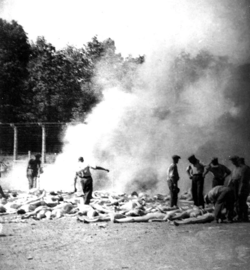 gerhard-richter-ekthesi-auschwitz-berlin2.jpg