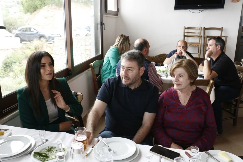 androulakis-tsikoudia-kriti.jpg