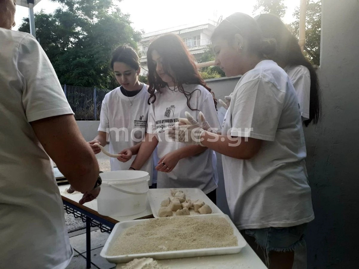 mathites-toumpa-zymonoun-koulouria-thessalonikis2.jpg