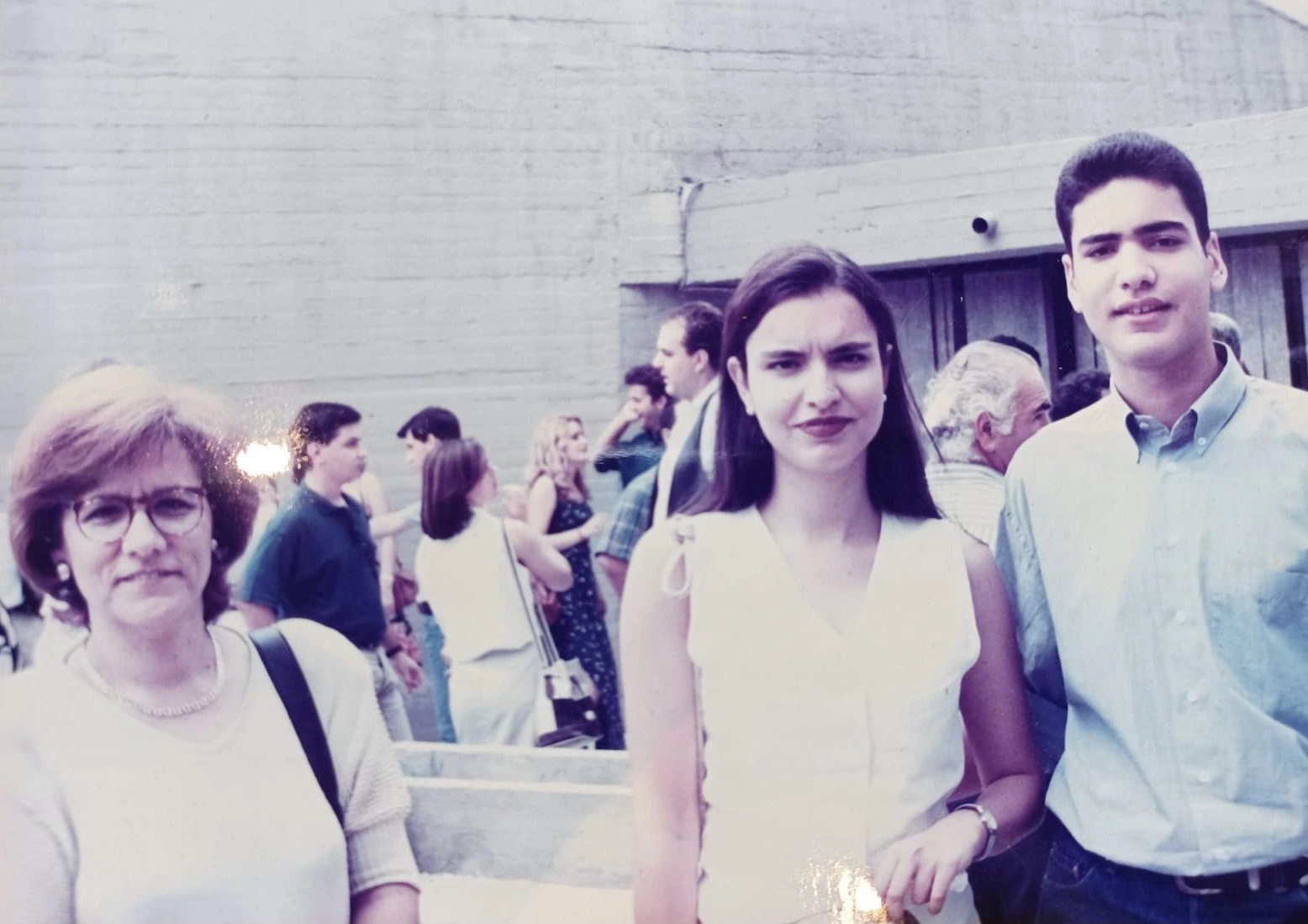xirotiri-proinos-kafes-1998-stin-teleti-ghia-to-ptichio-tis-koris-tis-ranias-mazi-me-ton-ghio-tis-niko.jpg