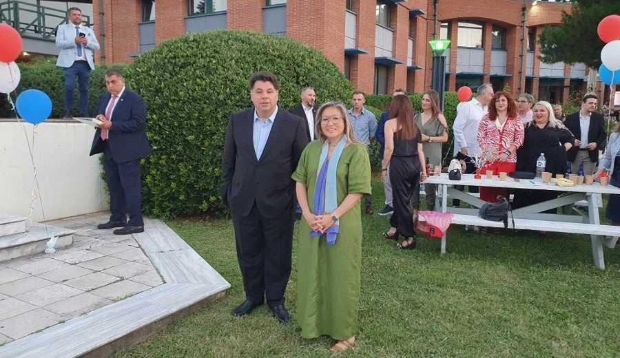 tsunis-lee.jpg