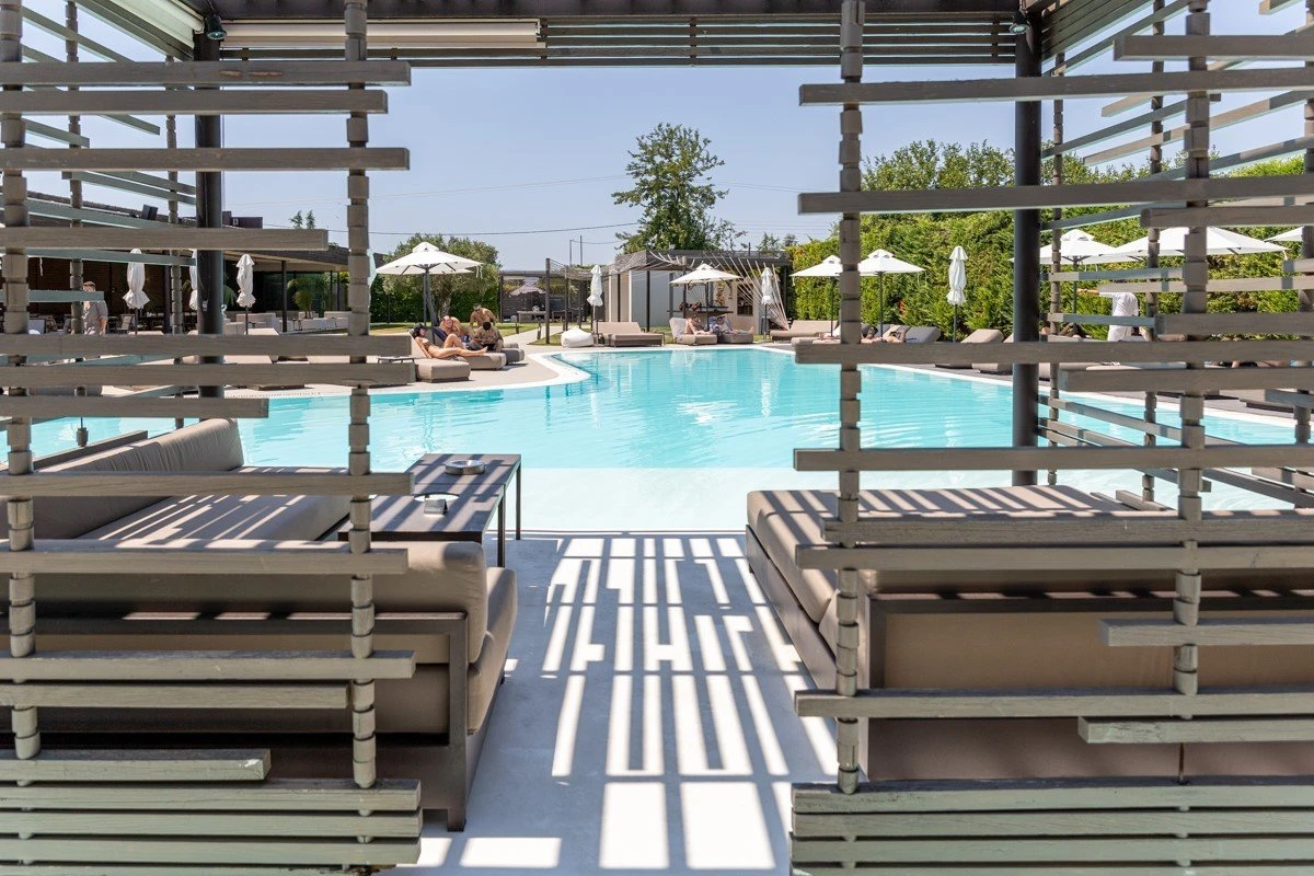 liquido-pool-lounge-2.jpg
