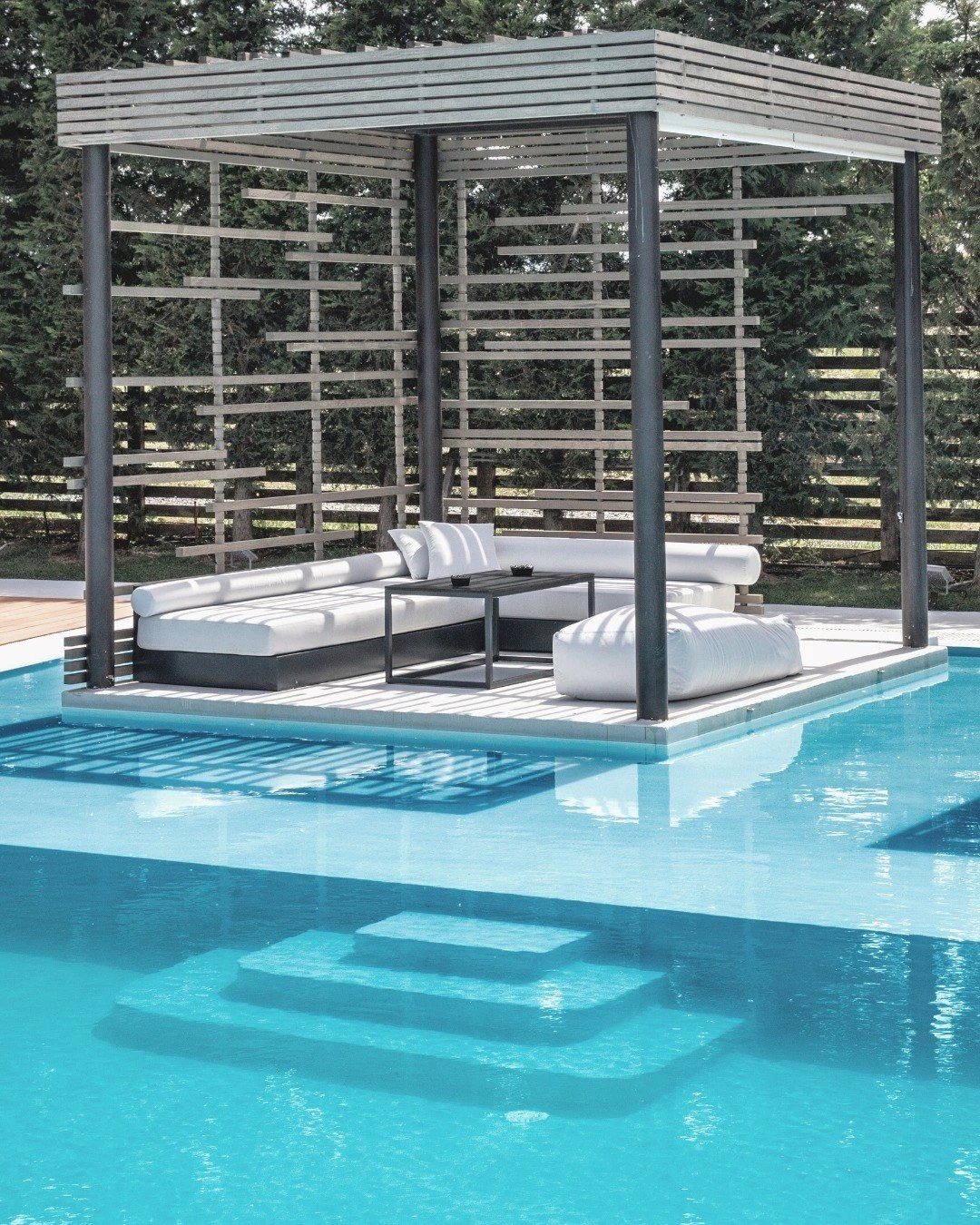 liquido-pool-lounge-3.jpg