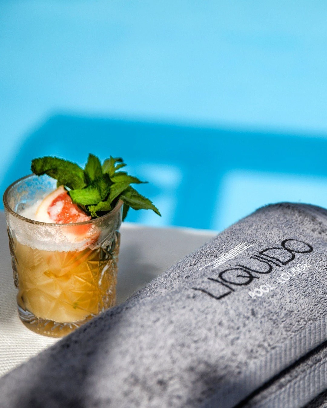 liquido-pool-lounge-4.jpg