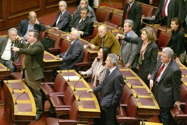 kastanidis-vouli-proinos-kafes.jpg