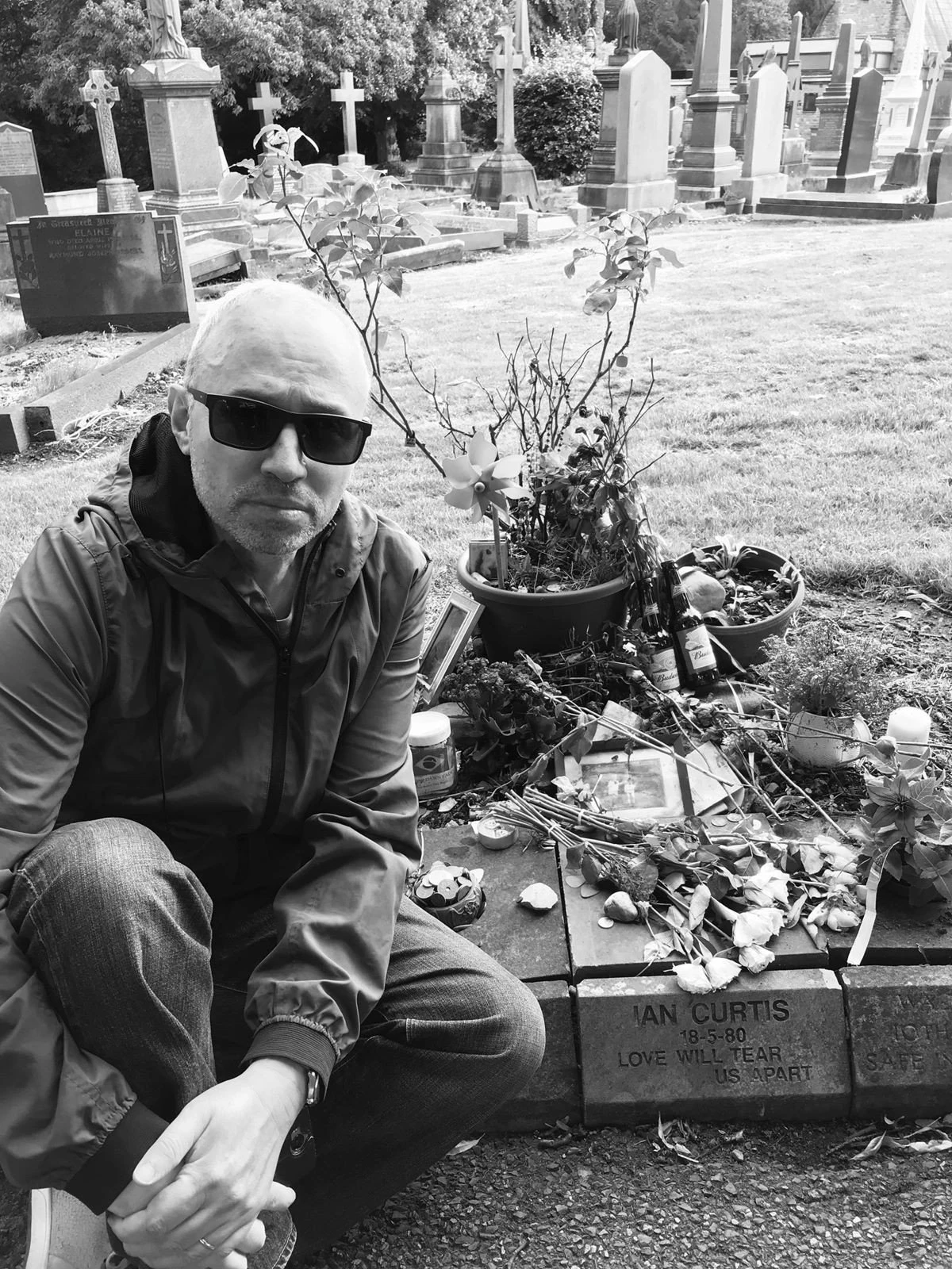avrilios-koukoutsis-7-tafo-ian-curtis-2019.jpg