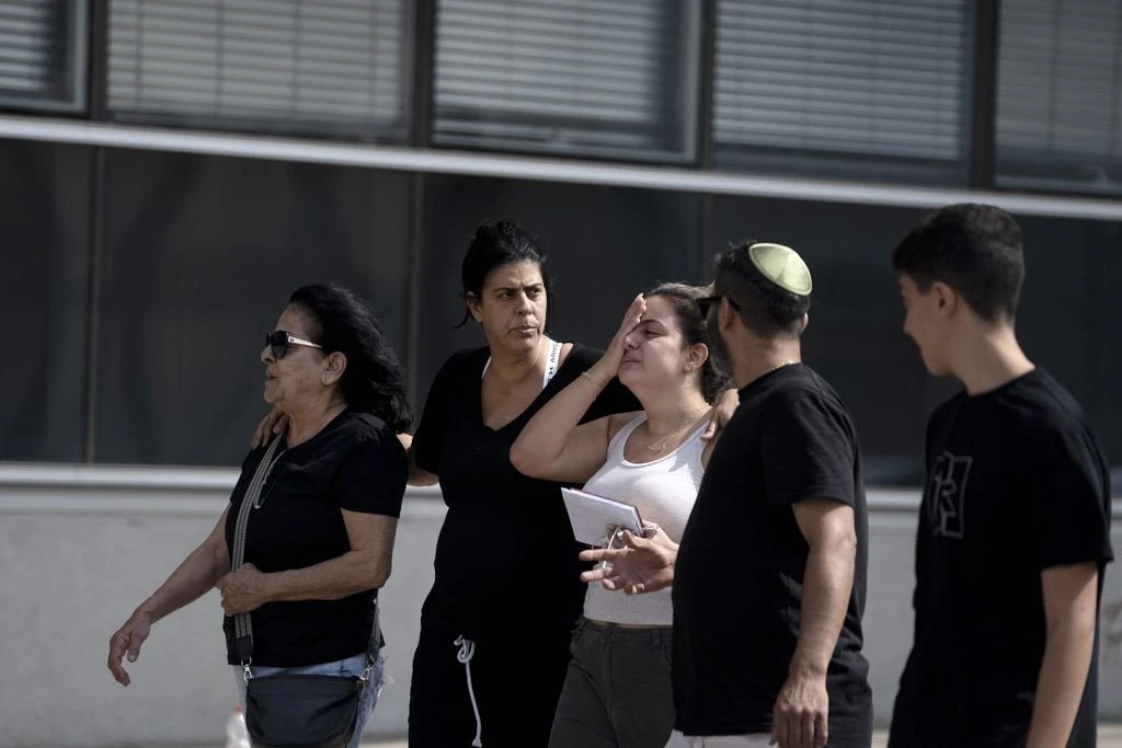 Πηγή: https://static.timesofisrael.com/www/uploads/2023/10/AP23281435980186.jpg?_gl=1*c8izl7*_ga*MTI0MzE3NjExMy4xNjkyMjk0ODMy*_ga_RJR2XWQR34*MTY5Njc4MTIxMC4zLjEuMTY5Njc5NzQ2NC4wLjAuMA..