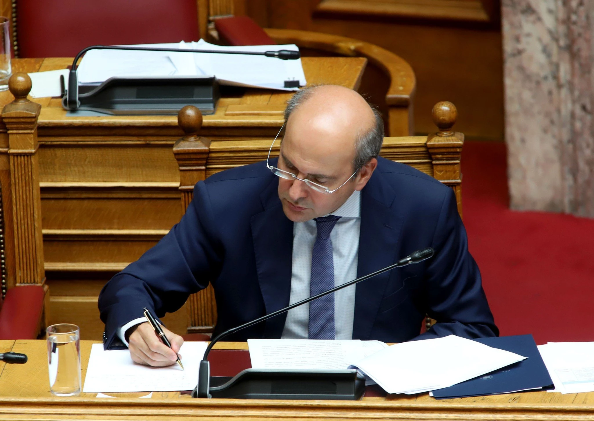 xatzidakis-proinos-kafes-vouli.jpeg