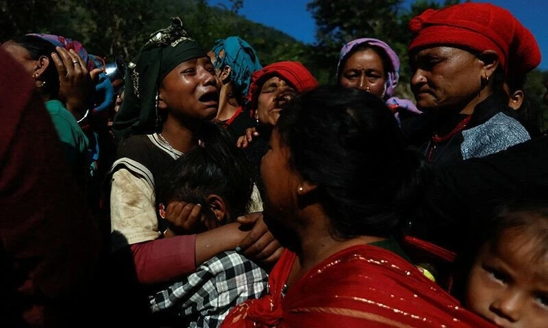 Πηγή: https://www.dawn.com/news/1786651/rescue-efforts-called-off-after-nepal-quake