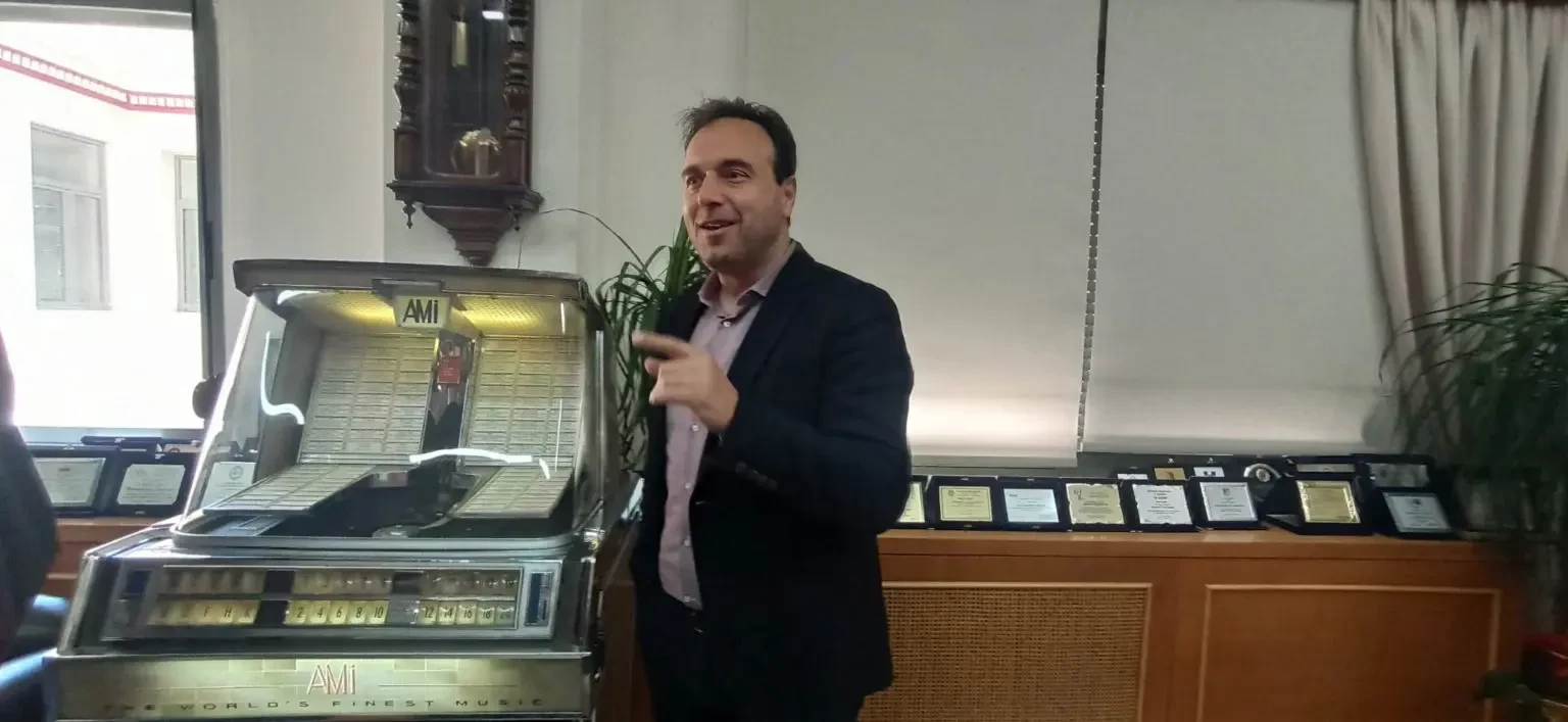 papastergiou-proinos-kafes-jukebox.webp