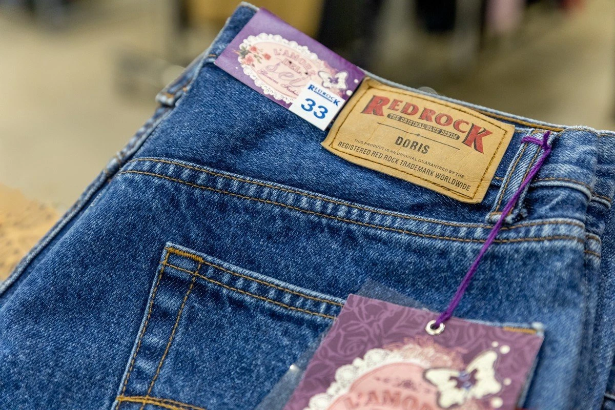 red-rock-jeans2.jpg