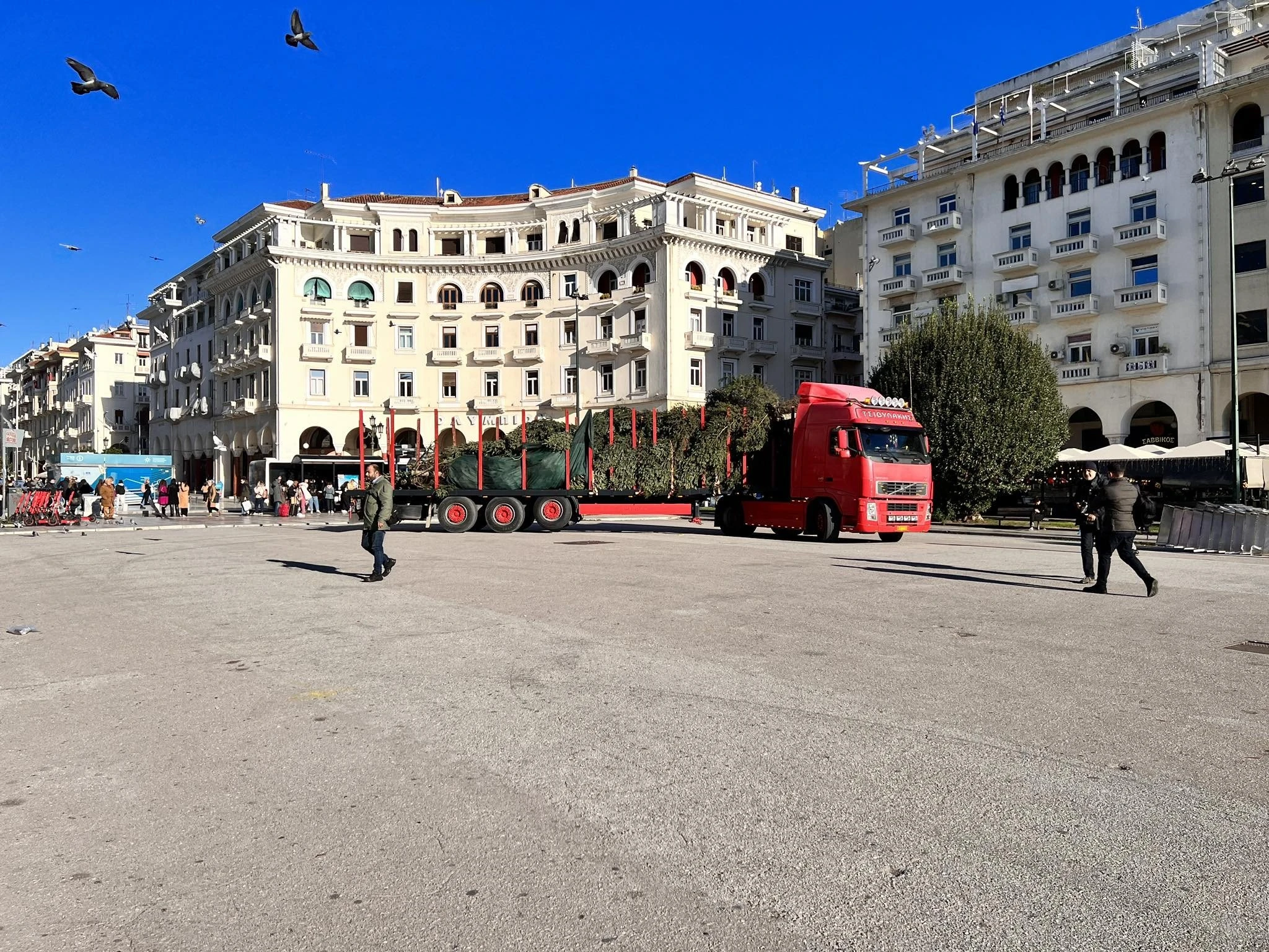 xristoygenniatiko-dentro-aristoteloys-1.jpg