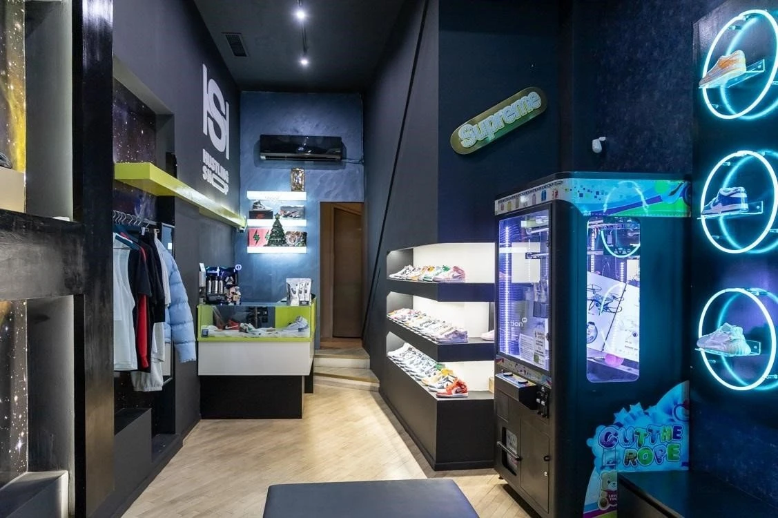 hustling-shop2.jpg