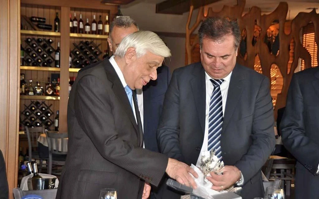 manolis-karras-proinos-kafes-me-paulopoulo.jpg