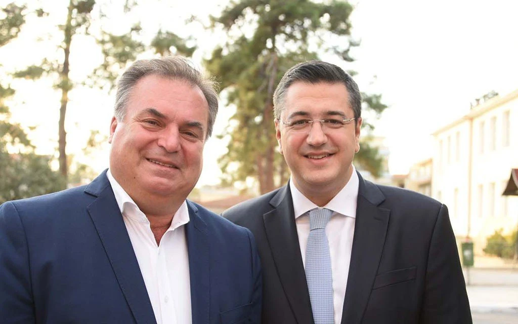 manolis-karras-proinos-kafes-me-tzitzikosta.jpg