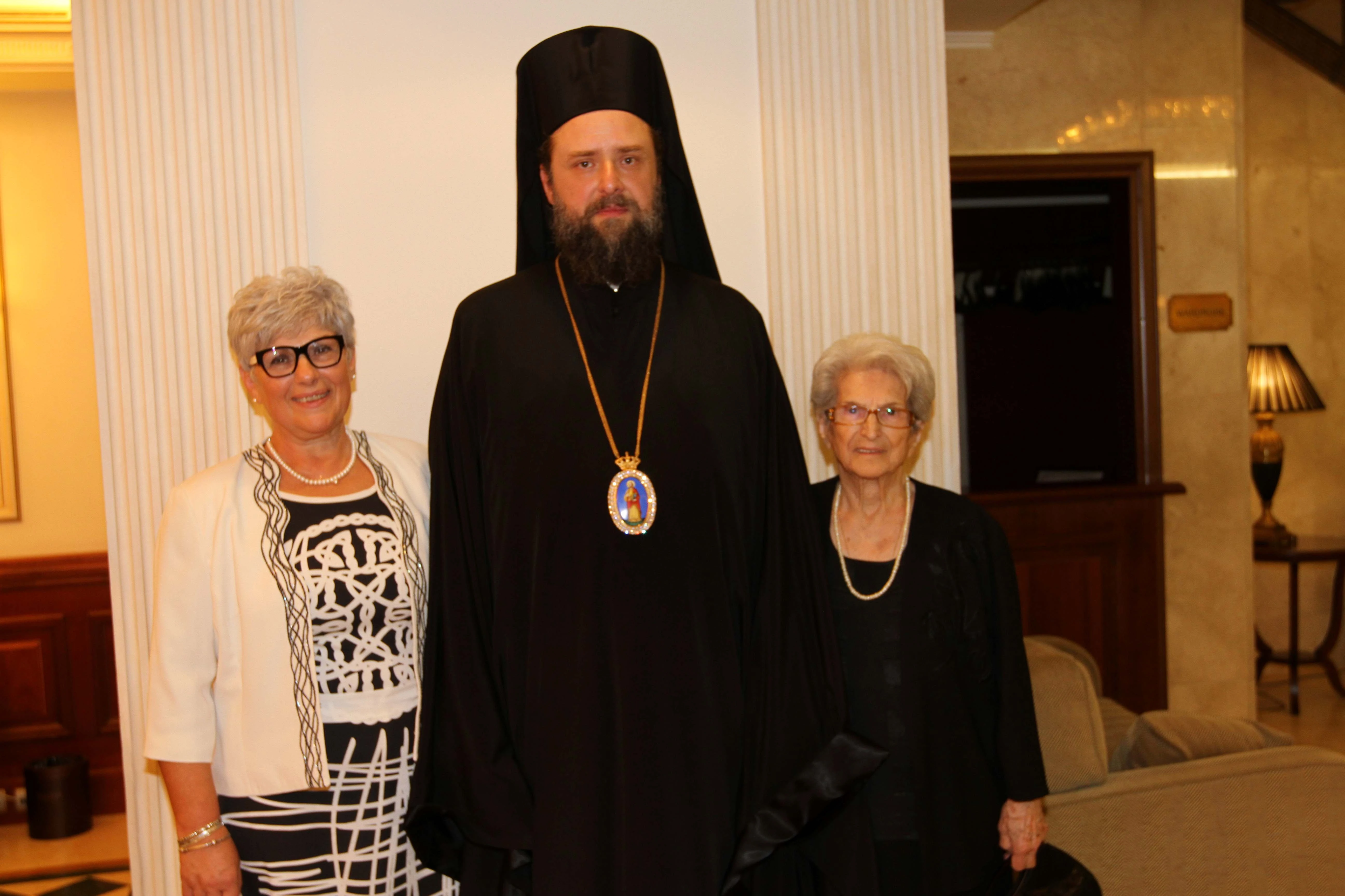 filotheos-me-mama-paraskevi-kai-giagia-argiro.jpg