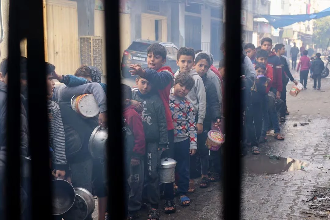 Πηγή: https://www.reuters.com/world/middle-east/gaza-families-beg-bread-eat-donkey-meat-aid-deliveries-falter-2023-12-14/
