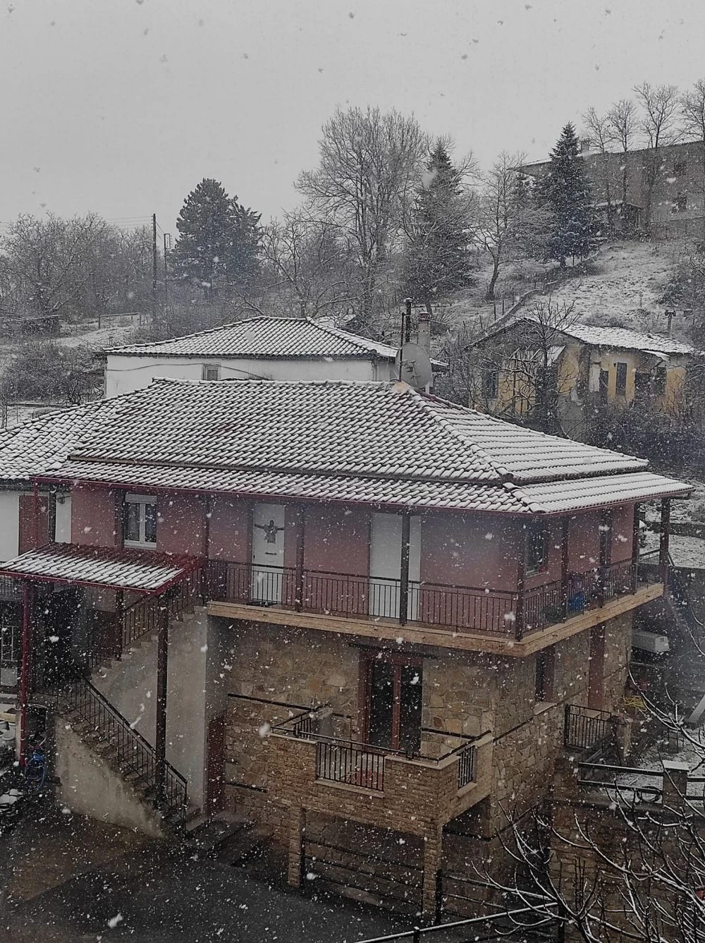 Η Αρναία σήμερα το πρωί - Πηγή: https://www.facebook.com/photo?fbid=3993745147523005&set=pcb.3993745560856297