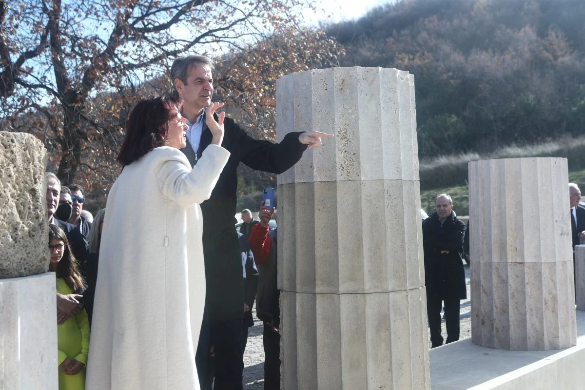 mitsotakis-aiges-1.jpg