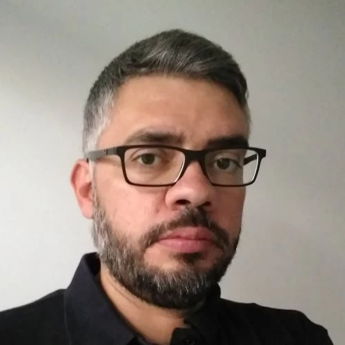 brouzas-manos.jpeg