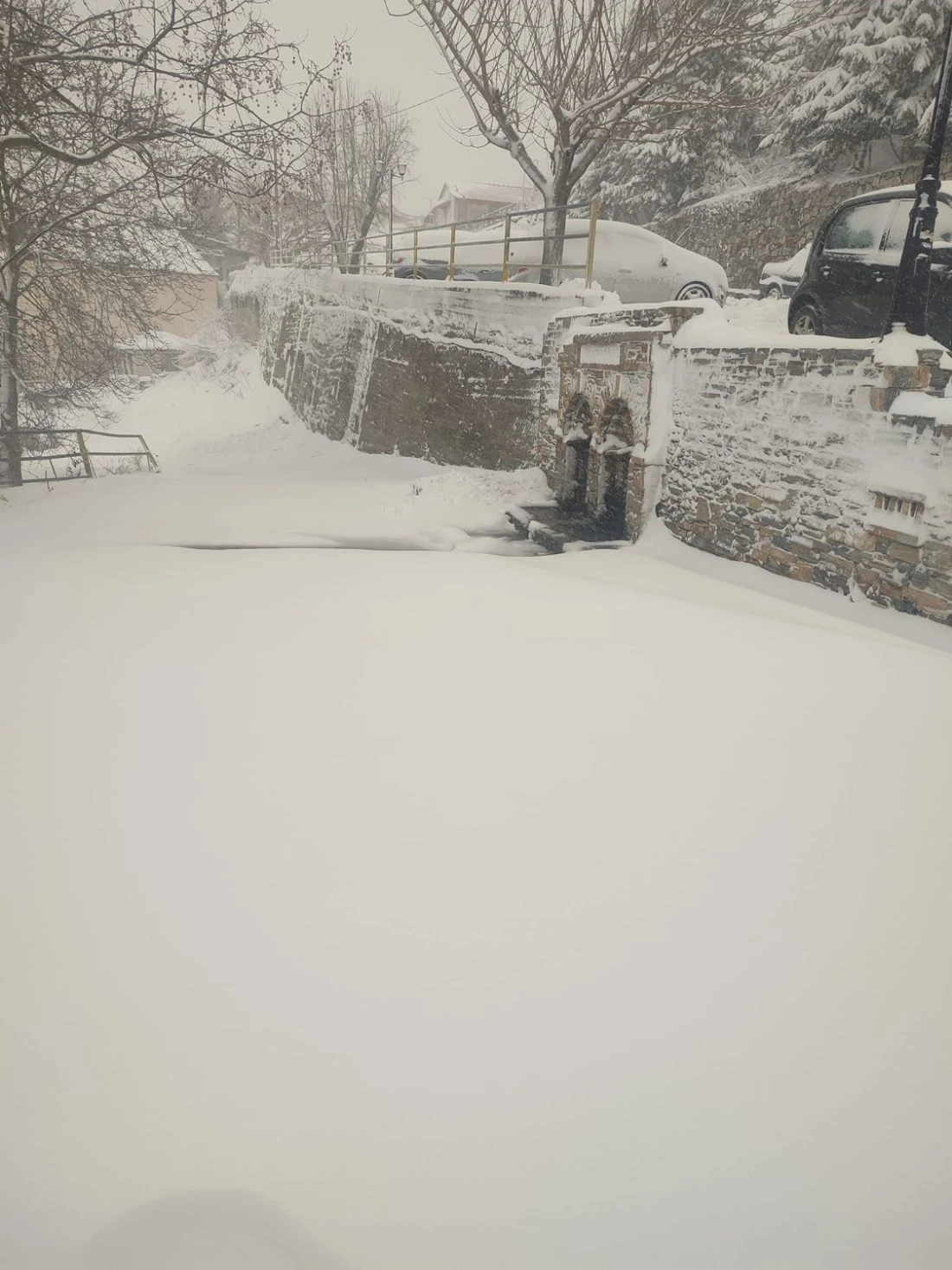 Σπηλιά Κισσάβου - Πηγή: https://www.onlarissa.gr/2024/01/21/pagomena-kai-katalefka-meta-apo-tin-chionoptosi-choria-tis-larisas-foto-vinteo/