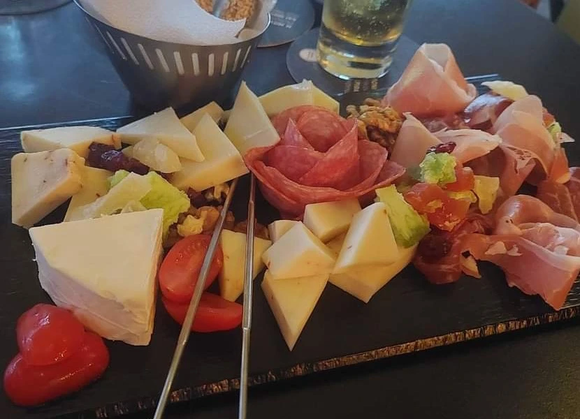 lena-s-bistro-12.jpg
